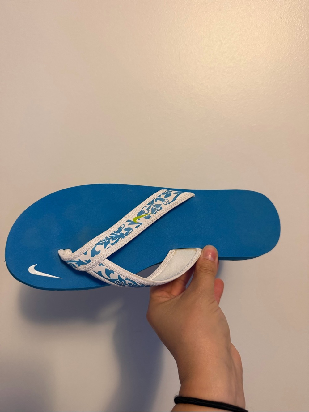 Nike Blue Floral Print Sandals Flip Flops Comfort Footbed Women's Size 9